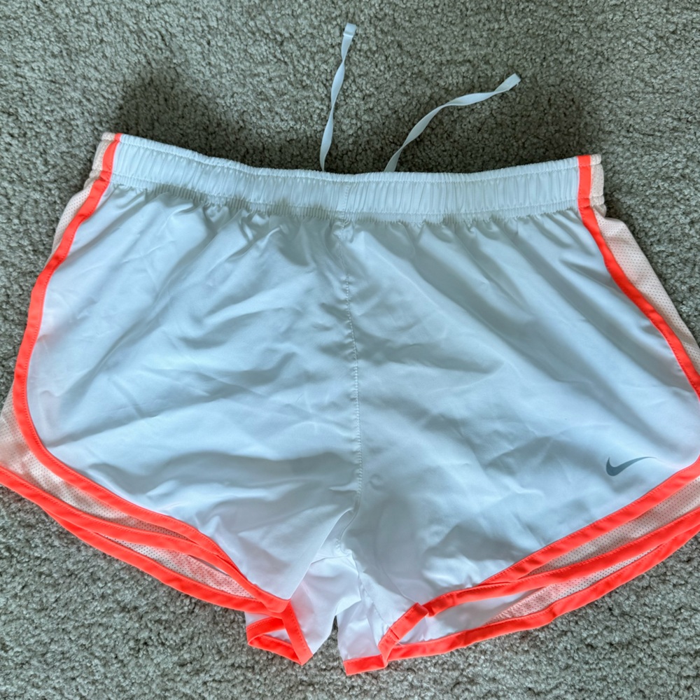 Nile tempo running shorts